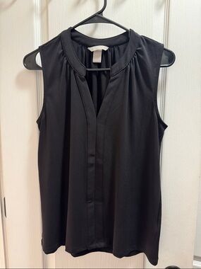 H&M Black Sleeveless V-Neck Pleated Tank